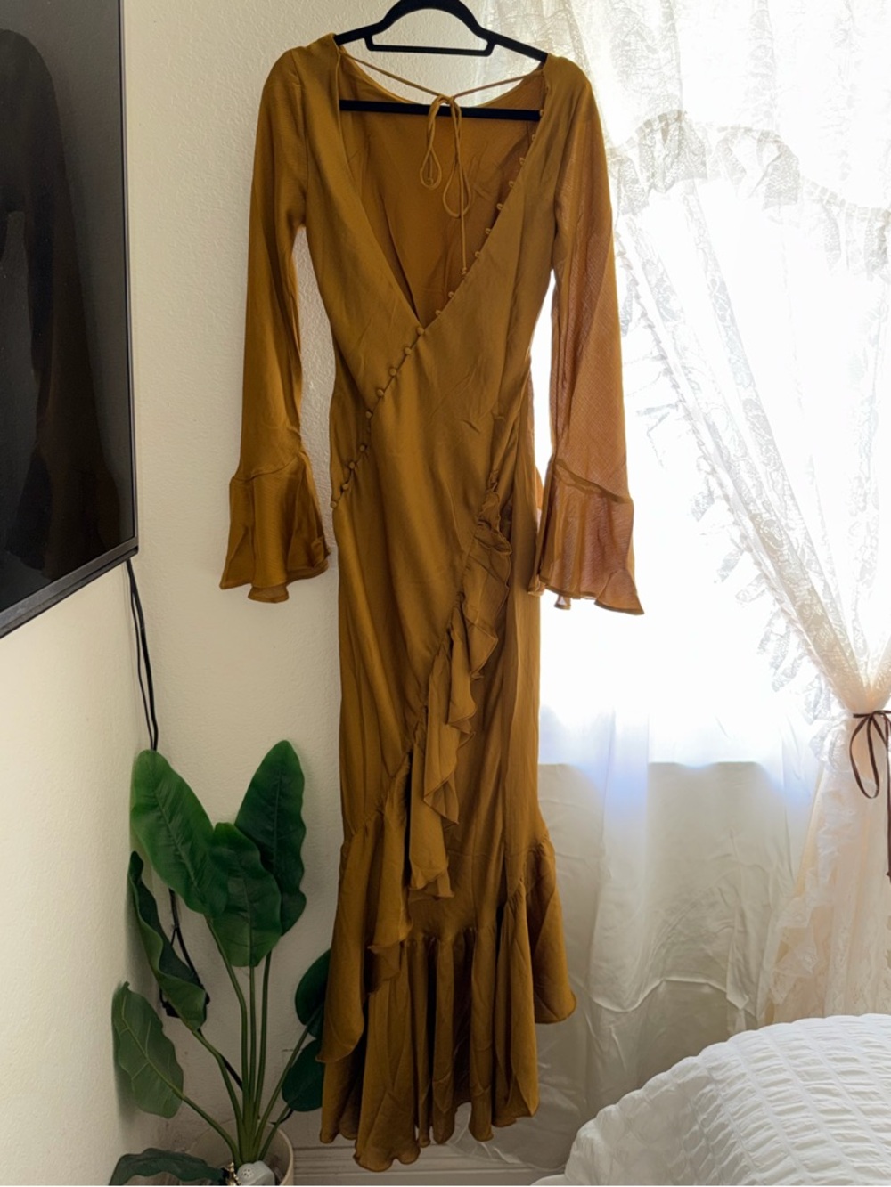 ASOS DESIGN
long sleeve ruffle maxi dress with open back in mustard - Picture 4 of 7